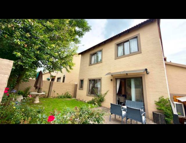 3 BEDROOM DUPLEX FOR SALE IN HALFWAY GARDENS